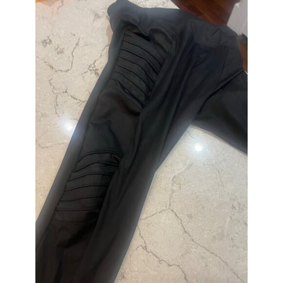 Moto Leggings with Pockets - Picture 2 of 5